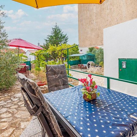 Amazing Apartment In Pula With Kitchen Exterior foto